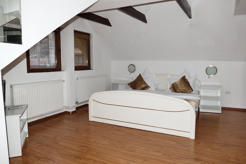 Pension Cuibul Viselor เบยเล เฮร์คูลาเน ภายนอก รูปภาพ
