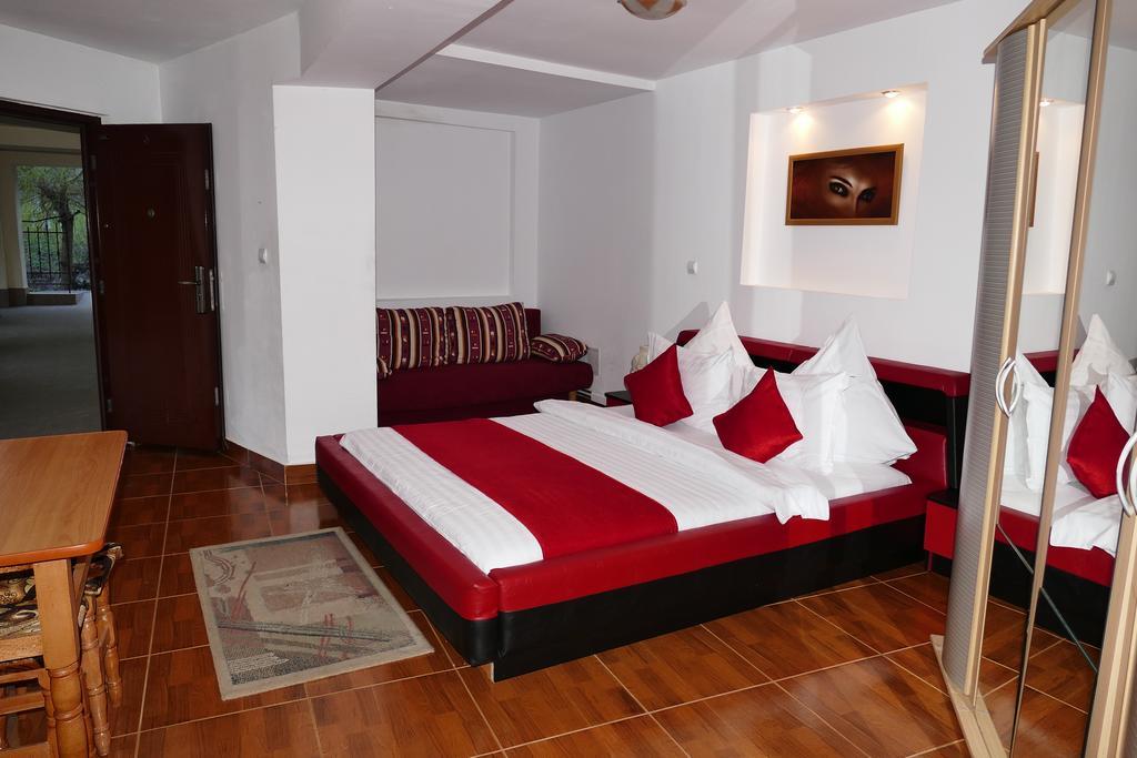 Pension Cuibul Viselor เบยเล เฮร์คูลาเน ภายนอก รูปภาพ