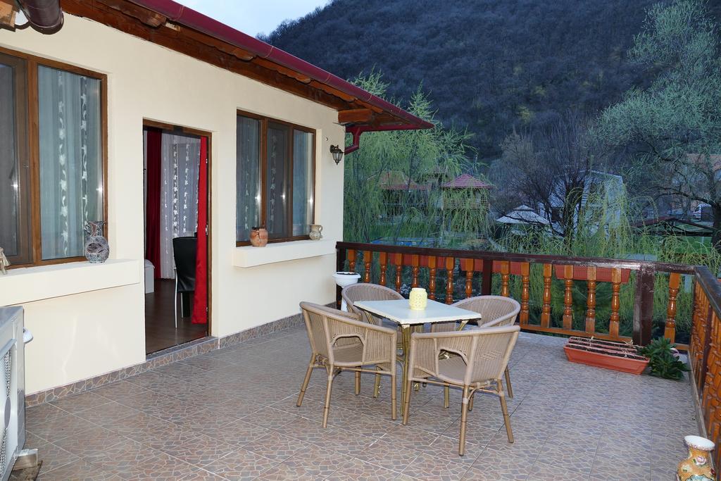 Pension Cuibul Viselor เบยเล เฮร์คูลาเน ภายนอก รูปภาพ