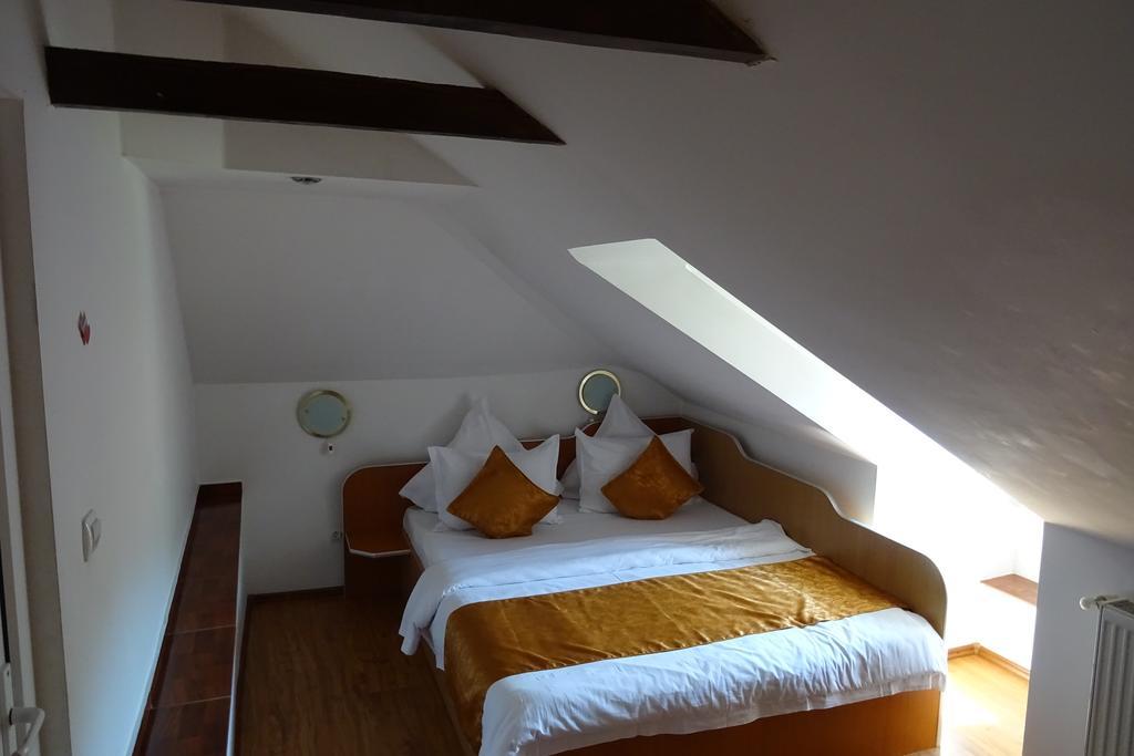Pension Cuibul Viselor เบยเล เฮร์คูลาเน ภายนอก รูปภาพ