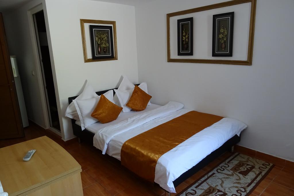 Pension Cuibul Viselor เบยเล เฮร์คูลาเน ภายนอก รูปภาพ