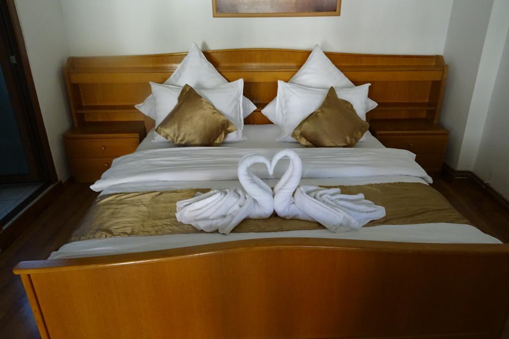 Pension Cuibul Viselor เบยเล เฮร์คูลาเน ภายนอก รูปภาพ