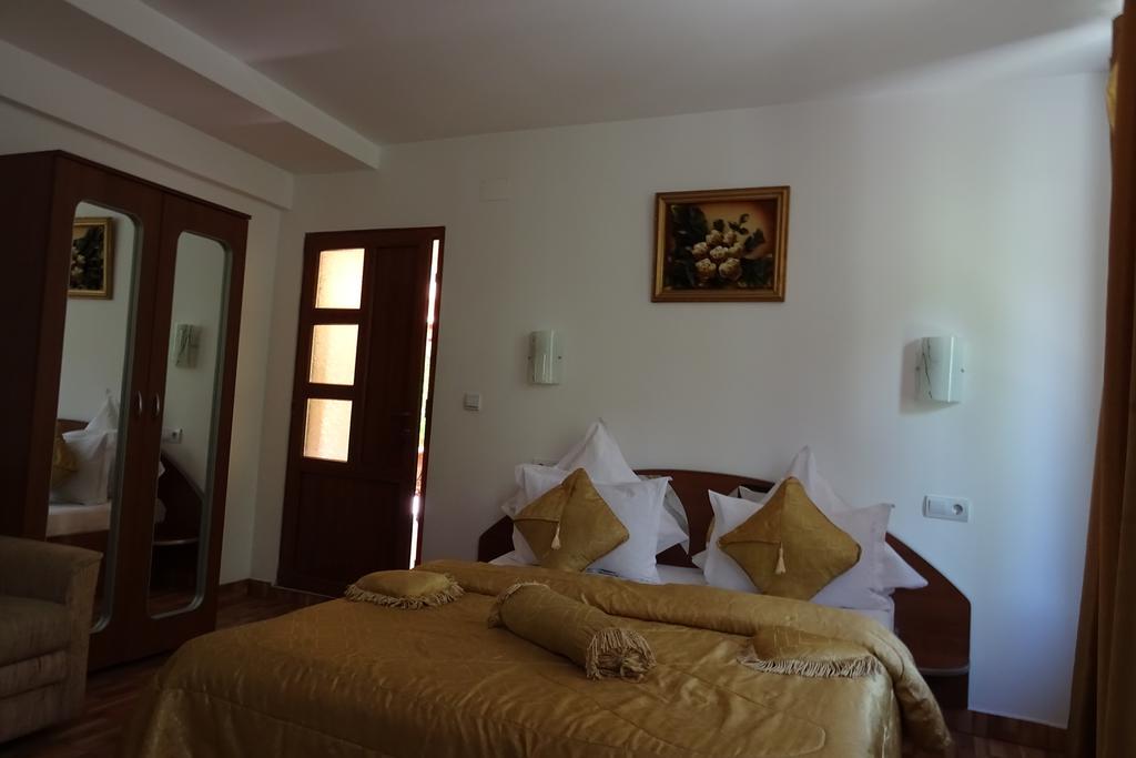 Pension Cuibul Viselor เบยเล เฮร์คูลาเน ภายนอก รูปภาพ