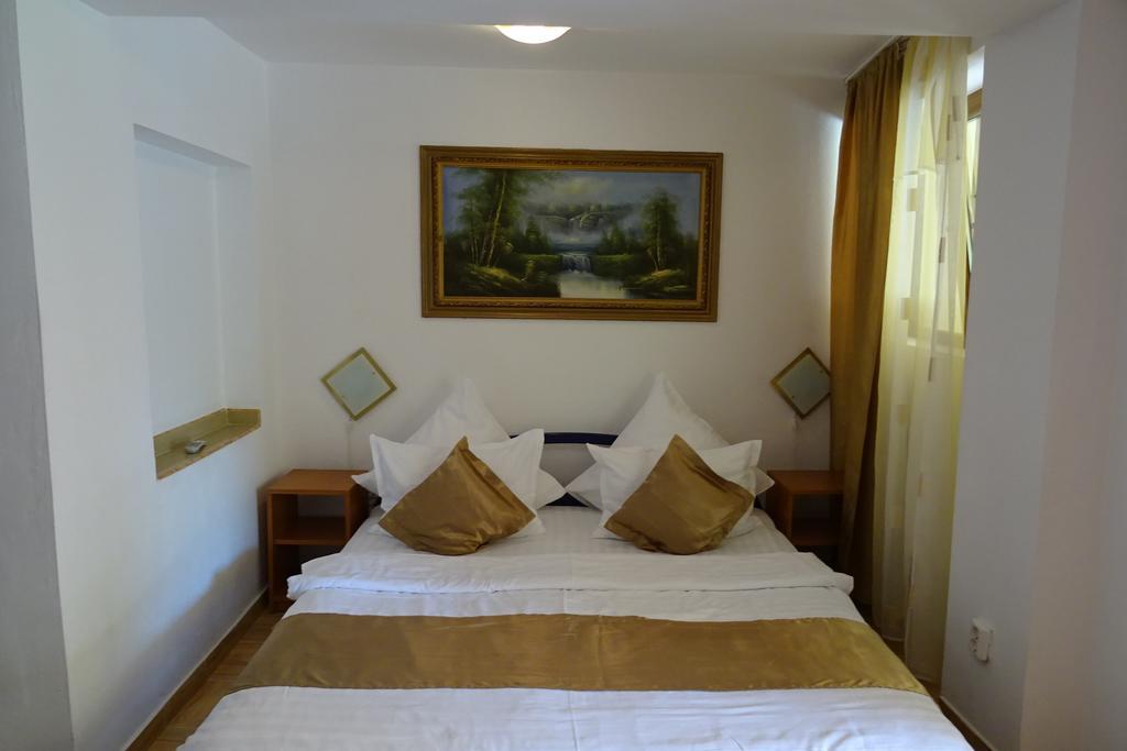 Pension Cuibul Viselor เบยเล เฮร์คูลาเน ภายนอก รูปภาพ