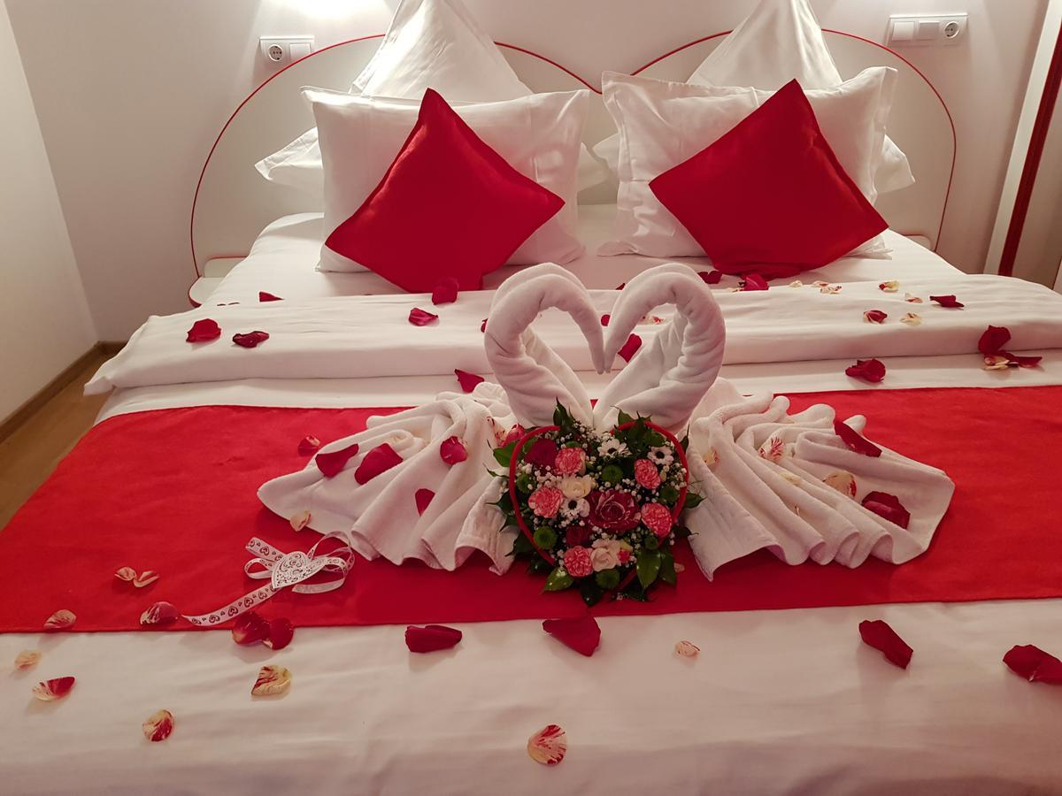 Pension Cuibul Viselor เบยเล เฮร์คูลาเน ภายนอก รูปภาพ
